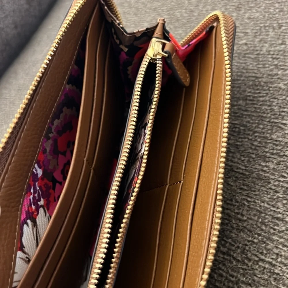 Vera Bradley 'Audrey' zip wallet in tan leather NWOT - Picture 9 of 10